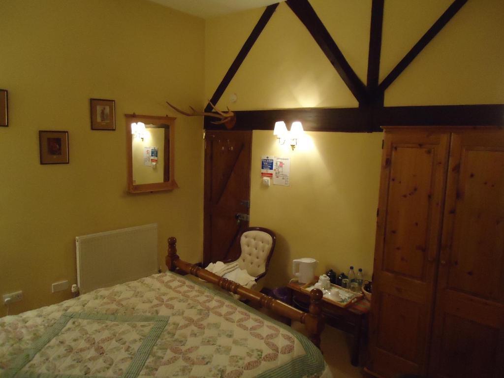 Oldlands Farm Villa Crawley  Room photo